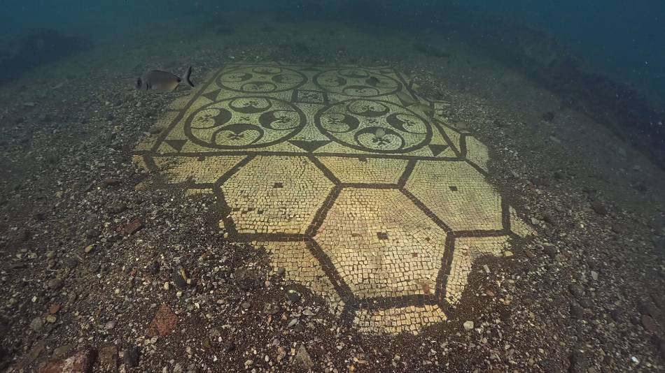 mosaico-scudi-pelte-villa-protiro-baia-subacquea