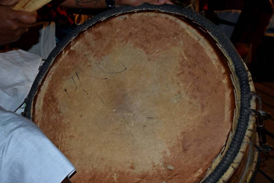 Tari parau, tamburo tradizionale tahitiano